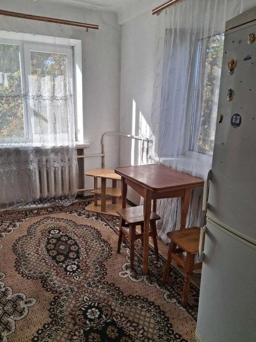 Сдам кімнату Святошинський  р .м Житомирська вул Доброхотова 14,без власників