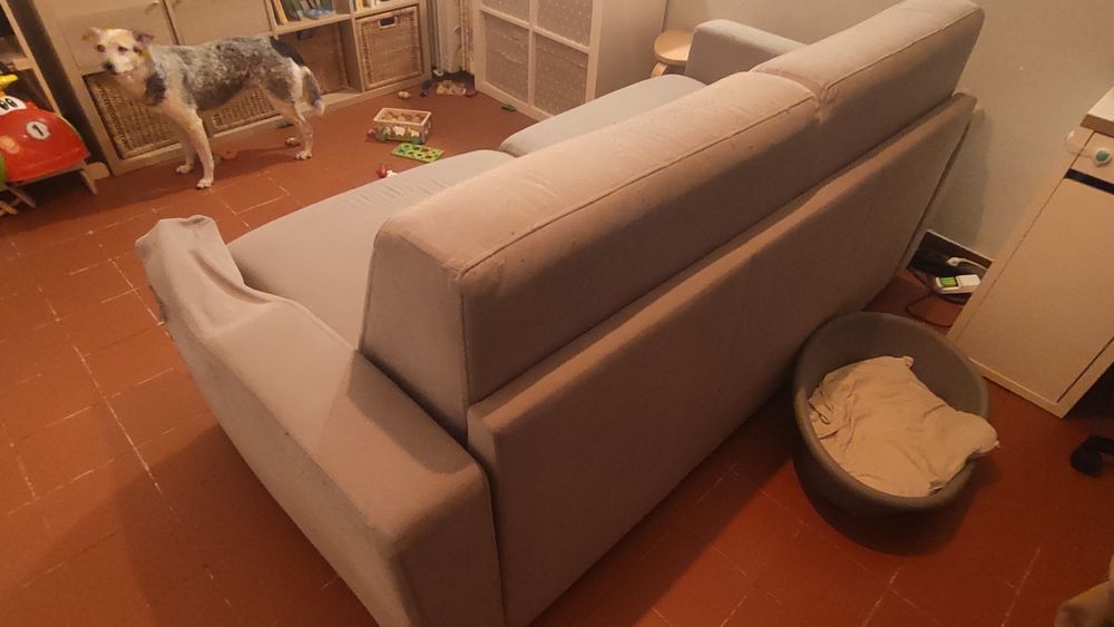 Sofa cama em estado razoável