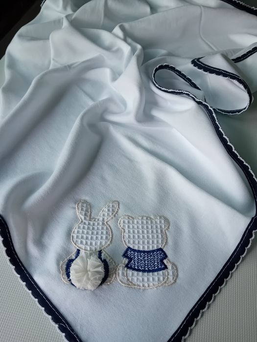 Fralda com o nome do bebé bordado