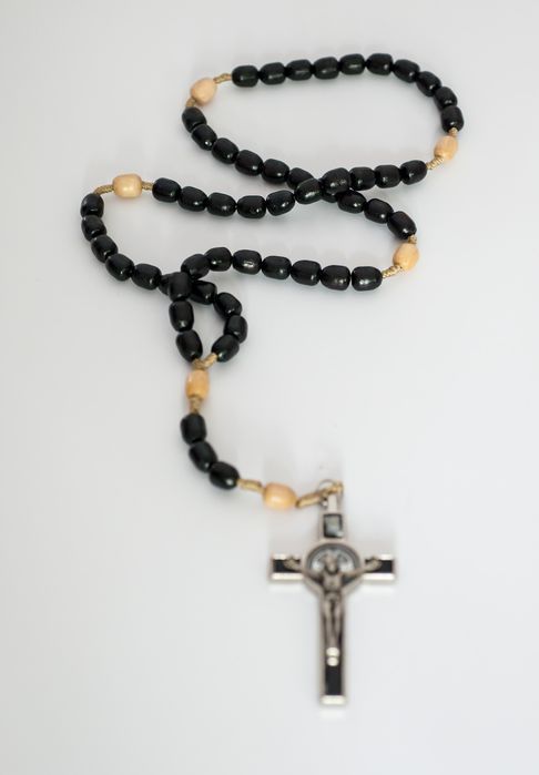 Różaniec męski drewniany duży z metalowym krzyżem św Benedykta