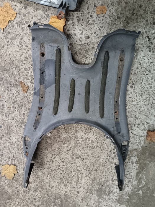 Podłoga Piaggio liberty 2001r