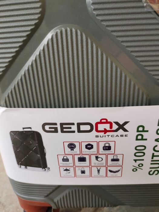 Продам дорожню валізу