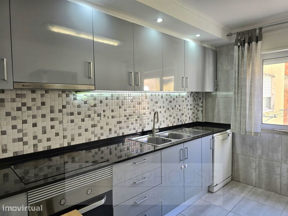 T3 pronto a habitar com parqueamento e arrecadação na Amadora