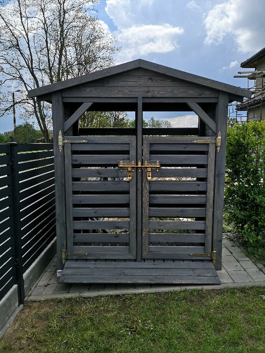 Wiata śmietnikowa drewniana 1,8x0,9m, zabudowa na kosz dach dwuspadowy