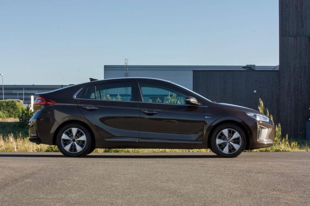 Гібридний Hyundai Ioniq 2017 року з Європи