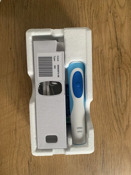 Szczoteczka ORAL-B komplet NOWA + 1 końcówka gratis