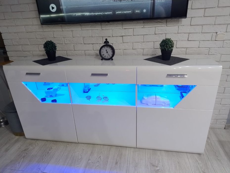 Biała komoda połysk podświetlenie