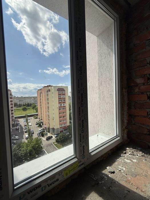 Продаж 3 кімнатної квартири в новобудові