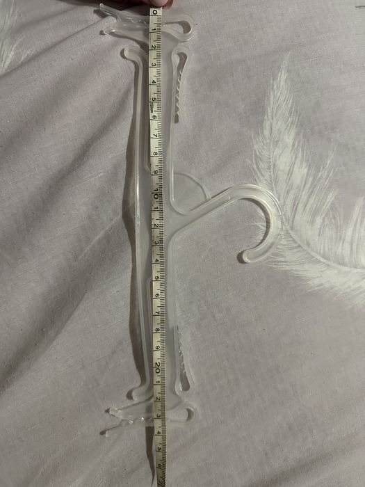 Маленькі прозорі вішаки