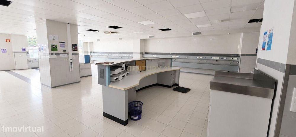 Imóvel afeto a serviços c/ 592 m2 em S. Cosme, Gondomar