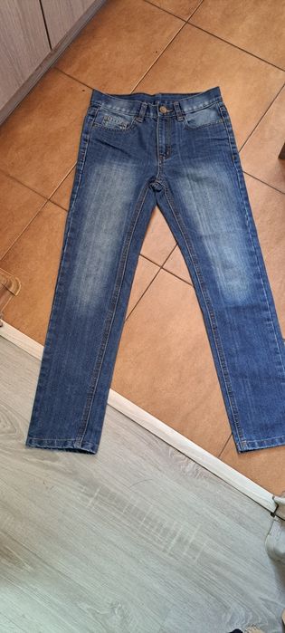 Spodnie jeans 146