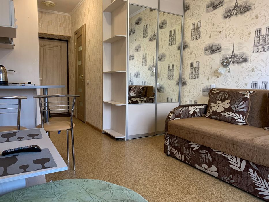 метро Спортивна стадіон Металіст два окремих