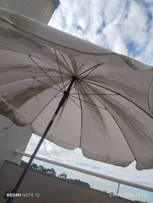Mesa Terraço com Chapéu e Cadeiras