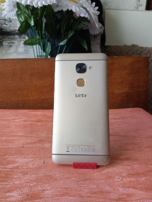 LeEco Le2 (X526) 3/32GB, 4К - Мощный, Красивый и прочный смартфон в Шикарном состоянии