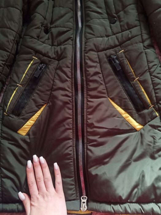 Куртка жіноча зимова 42 р(хакі)