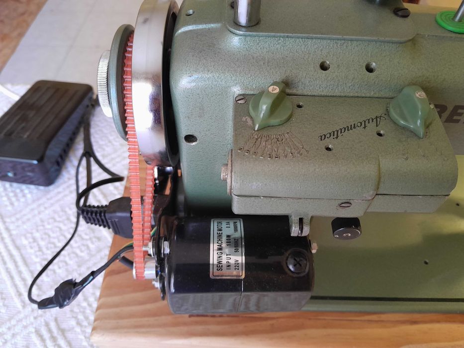 Máquina de costura Refrey Transforma como novo