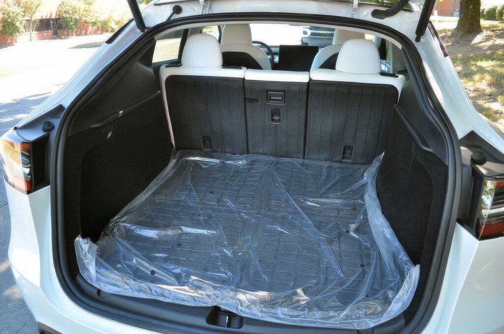 Tesla Model Y Long Range      2023