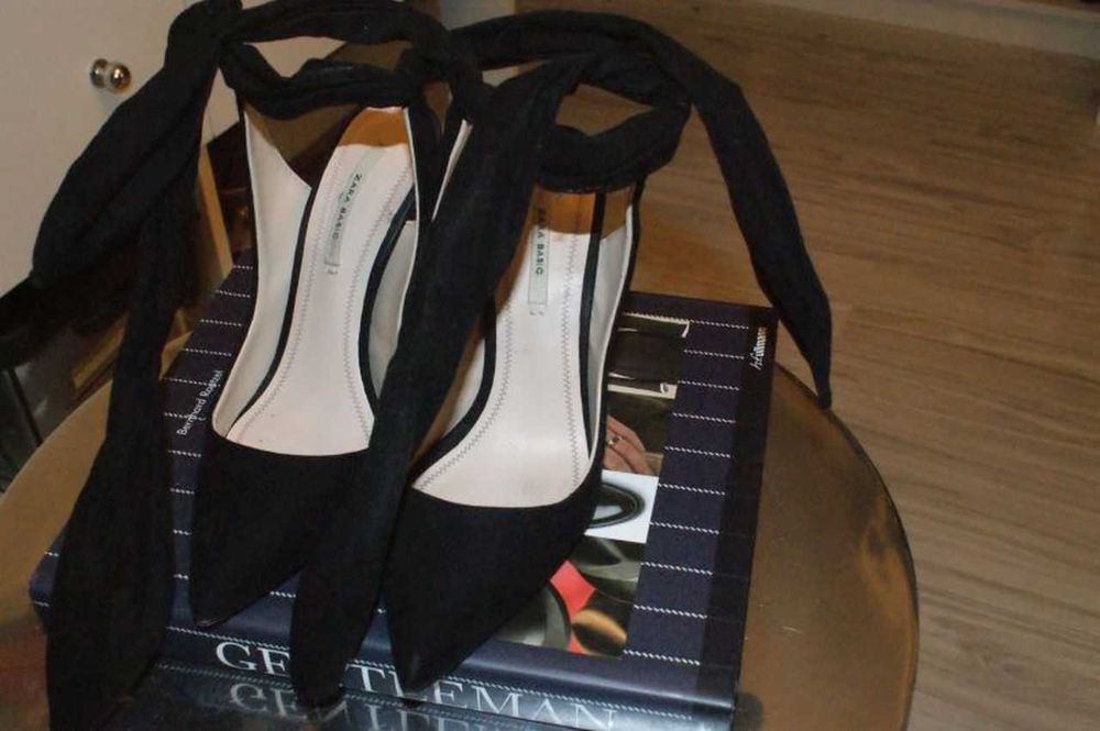 Czarne szpilki wiązane wokół kostki 35 buty damskie Zara