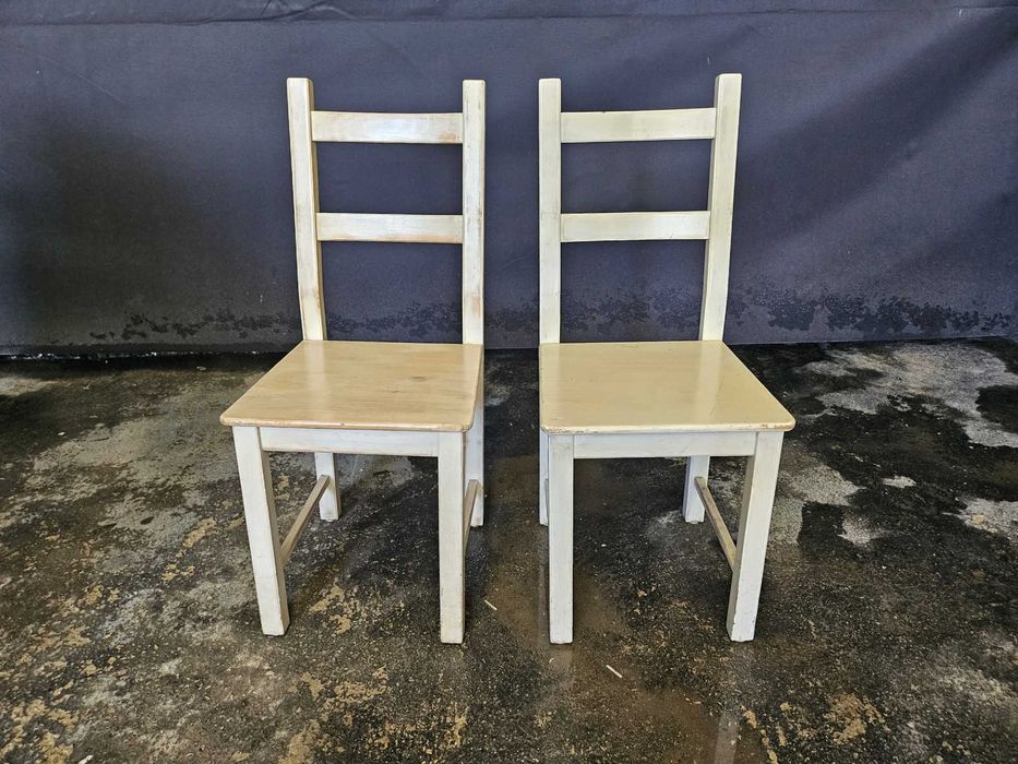 Cadeiras de sala em madeira