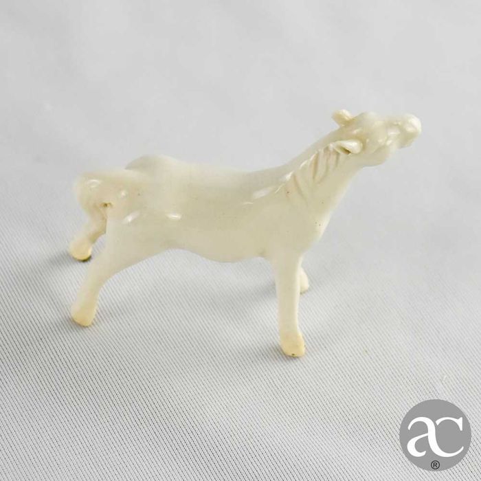 Conjunto de 7 cavalos porcelana da China “Blanc de Chine”