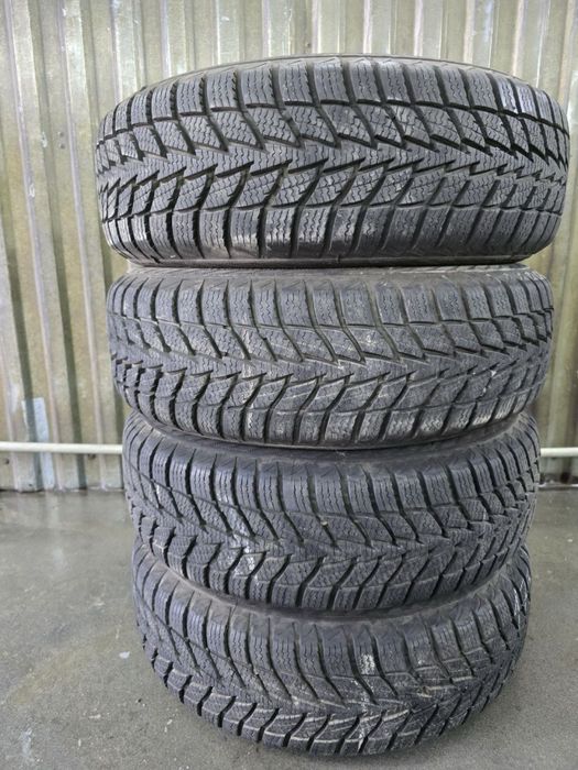 Шини на машину колеса