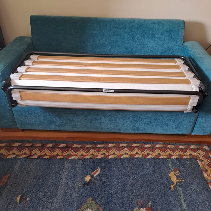 Sofá cama  de casal cor azul com pouca utilização  em muito bom estado