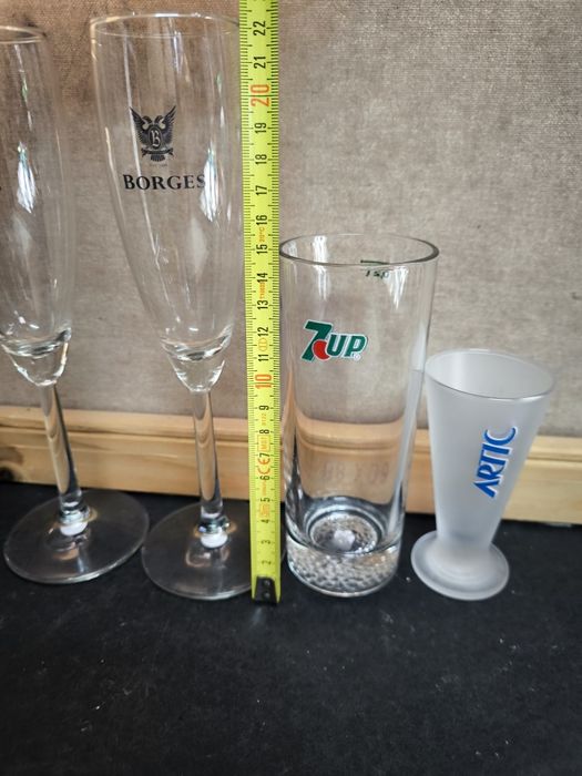 2 Copas Borgues + 1 copo 7up + 1 copo Artic