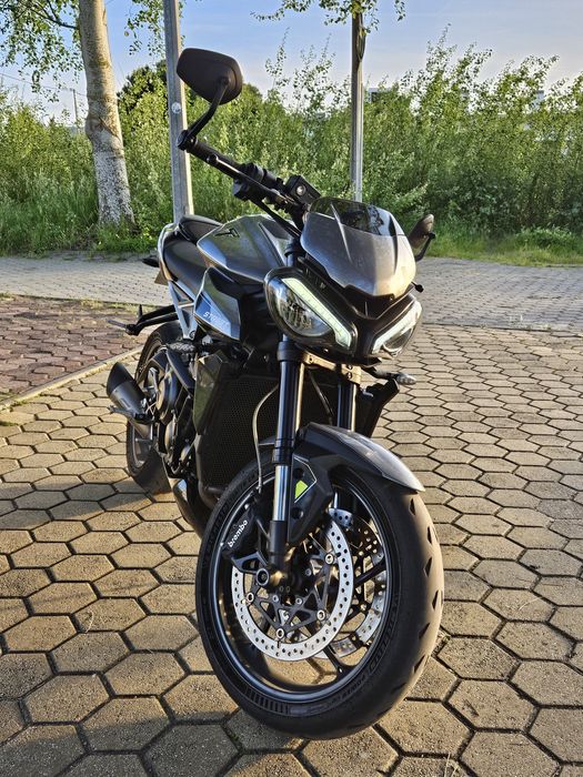 Triumph Street Triple 765 R (2023)