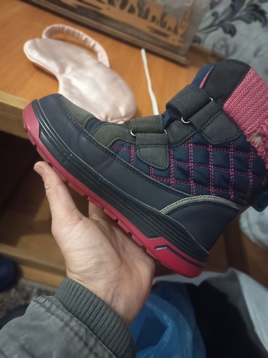 Продам зимові черевики на дівчинку