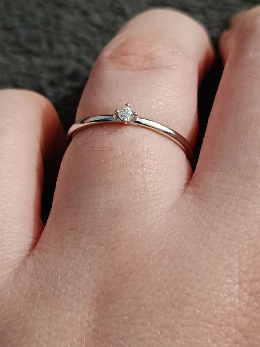 Piękny nowy pierścionek z prawdziwym moissanitem 2mm - srebro 925