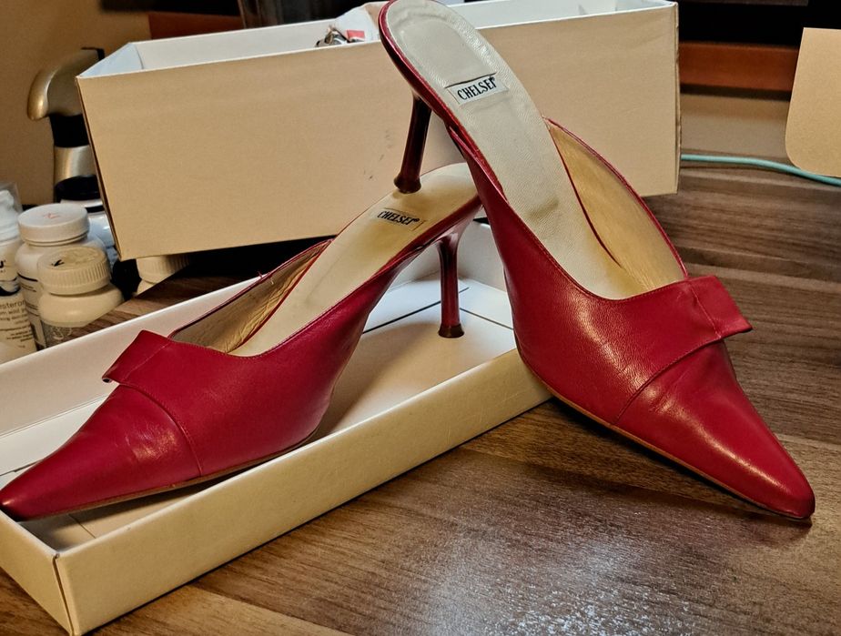 Śliczne klapki mule na szpilce