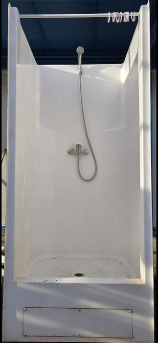 Kabina prysznicowa do kontenera z laminatu