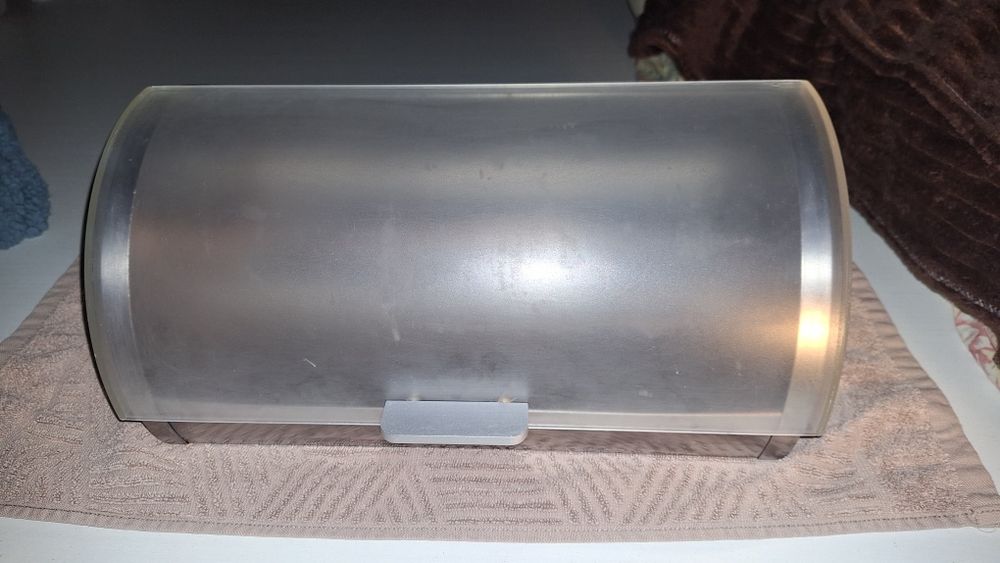 Хлібниця сірого кольору