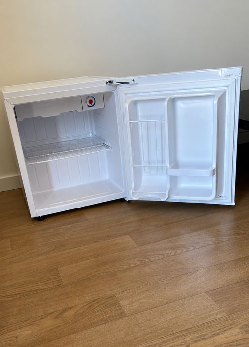 Mini frigorífico JOCEL JF46 (Estático - 53.2 cm - 46 L - Branco)