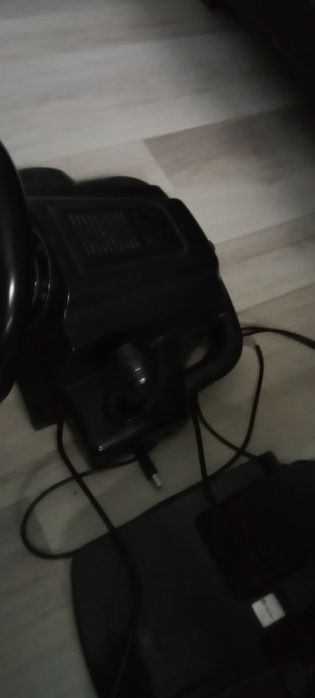 Prawie nowa kierownica siedziała na strychu i się kurzyła