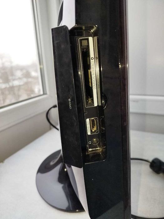 Монитор телевизор рідкокристалічний