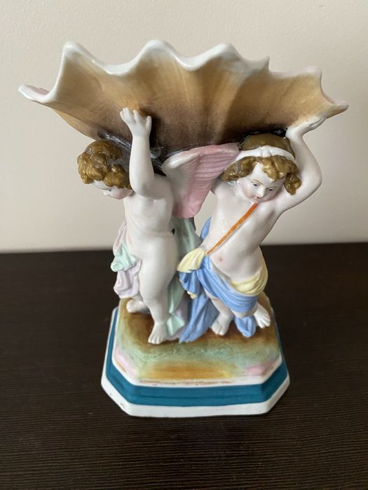 Порцелянова-бісквітна статуетка.