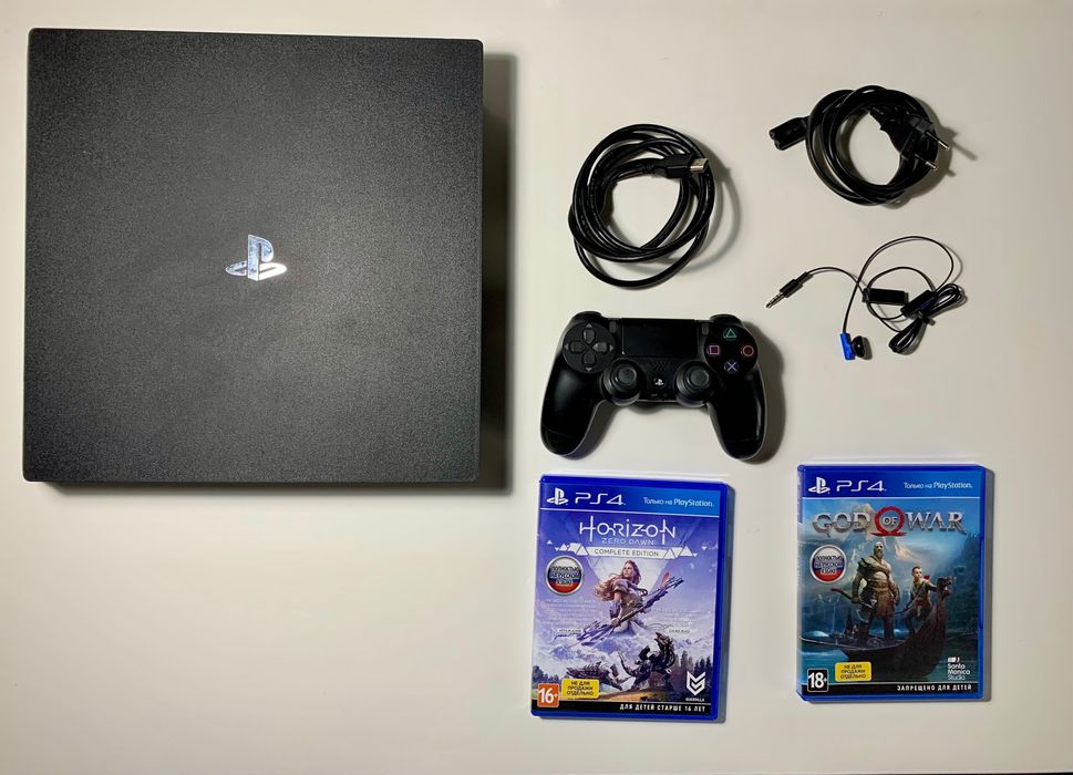 Play Station 4 Pro 1 TB  CUH-7208B