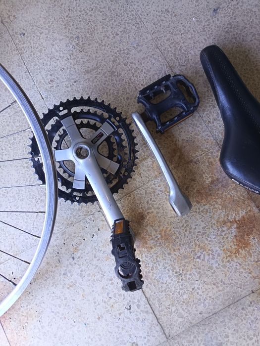 Vendo peças bicicleta e corrente para motorizada nova 415h