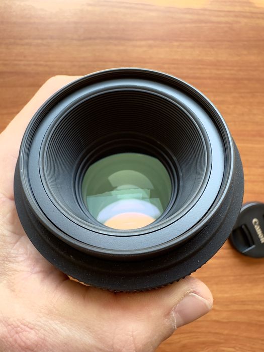 Canon EF. Sigma 105mm f/2.8 EX DG Macro