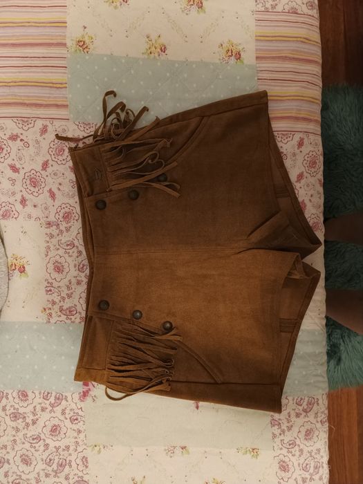Calções castanhos