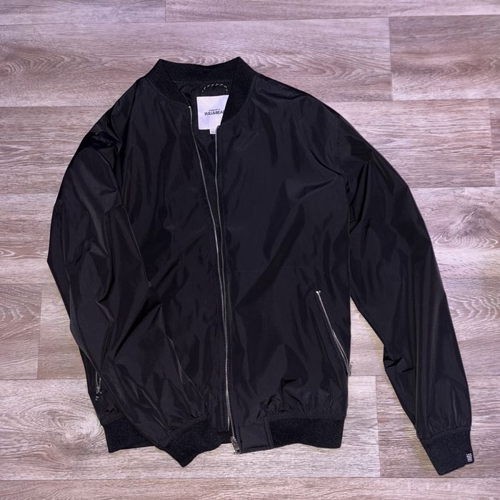 Бомбер-куртка від Pull&Bear