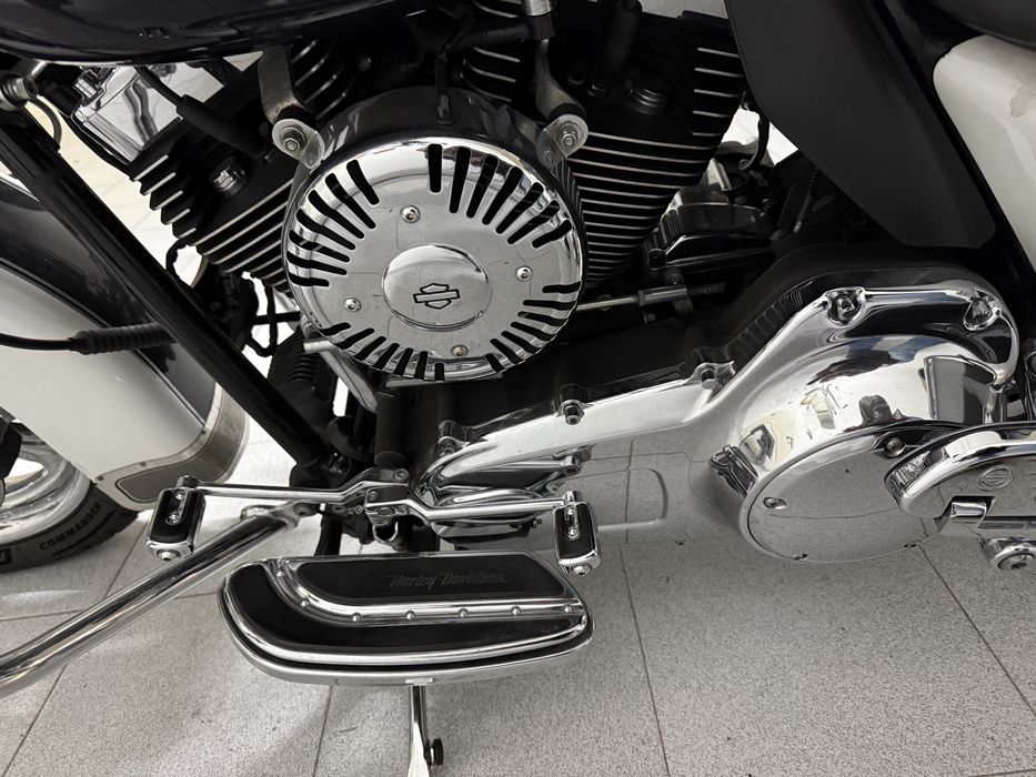 Harley davidson road king police