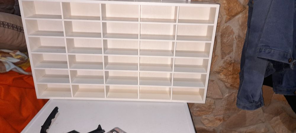 Expositor de madeira para carrinhos