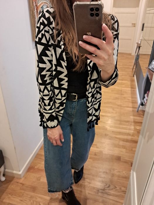 Sweter Zara z frędzlami etno