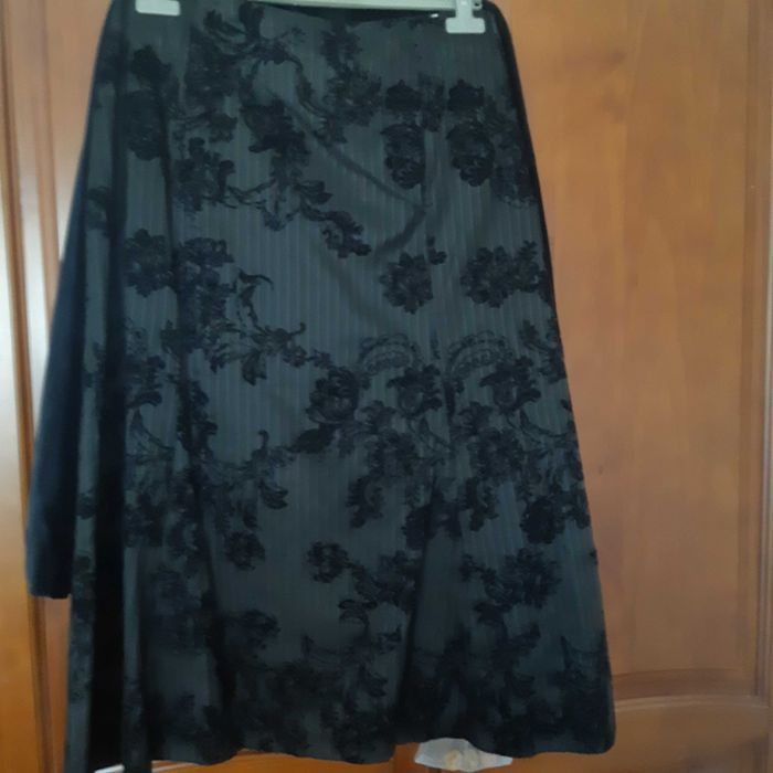 Peças de roupa bem estimadas . Blazeres, camisas, calças, saias,