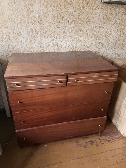 Безкоштовно віддам меблі