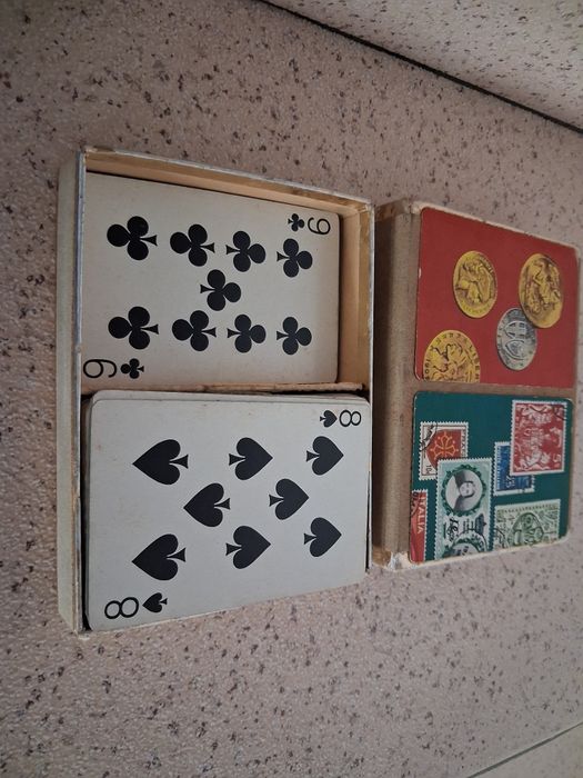 Caixa de 2 baralhos de cartas