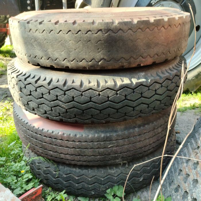 Opony 8.25 r20