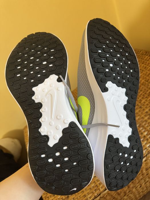 Продам новые кросовки Nike
